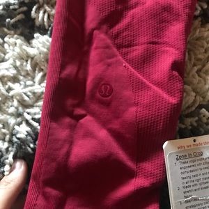 Lululemon NEW zone in crop leggings size 6
